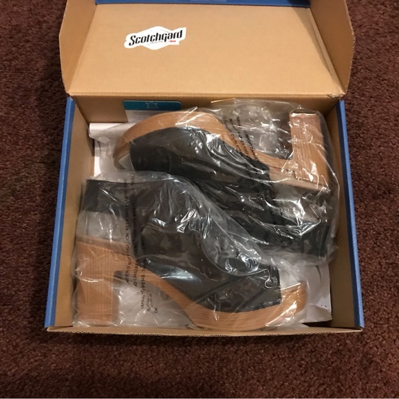 Dansko Danae Sandals - Picture 7 of 7